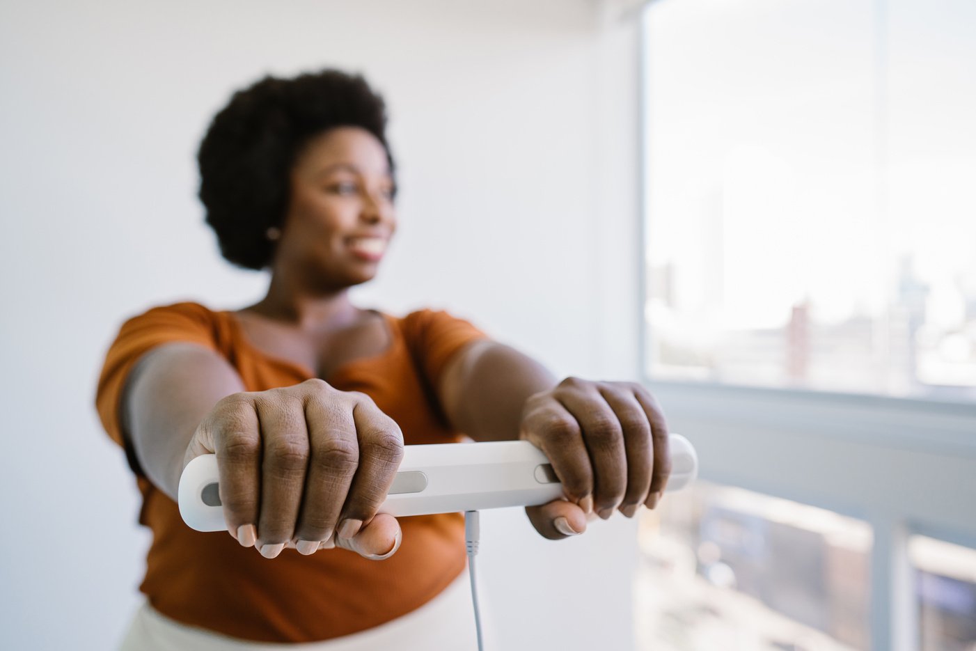 Woman using bioimpedance body scale bioimpedancia